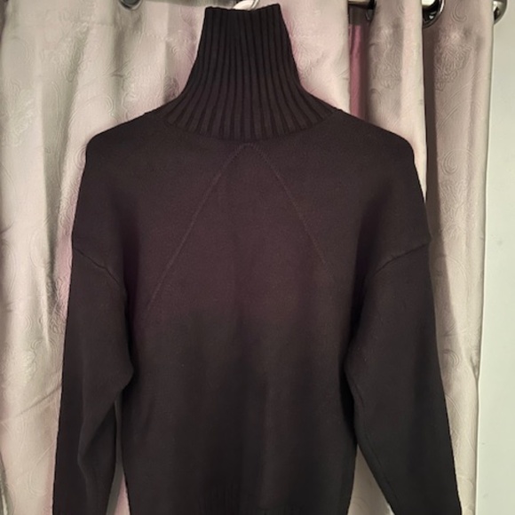 BlackTurtleneck sweater - Picture 1 of 3